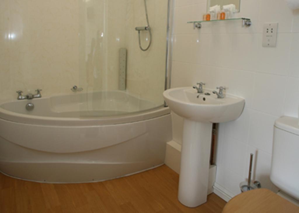 Cliff Head Hotel Carlyon Bay Oda fotoğraf