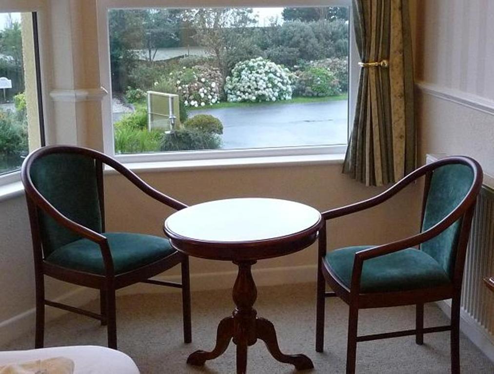 Cliff Head Hotel Carlyon Bay Oda fotoğraf