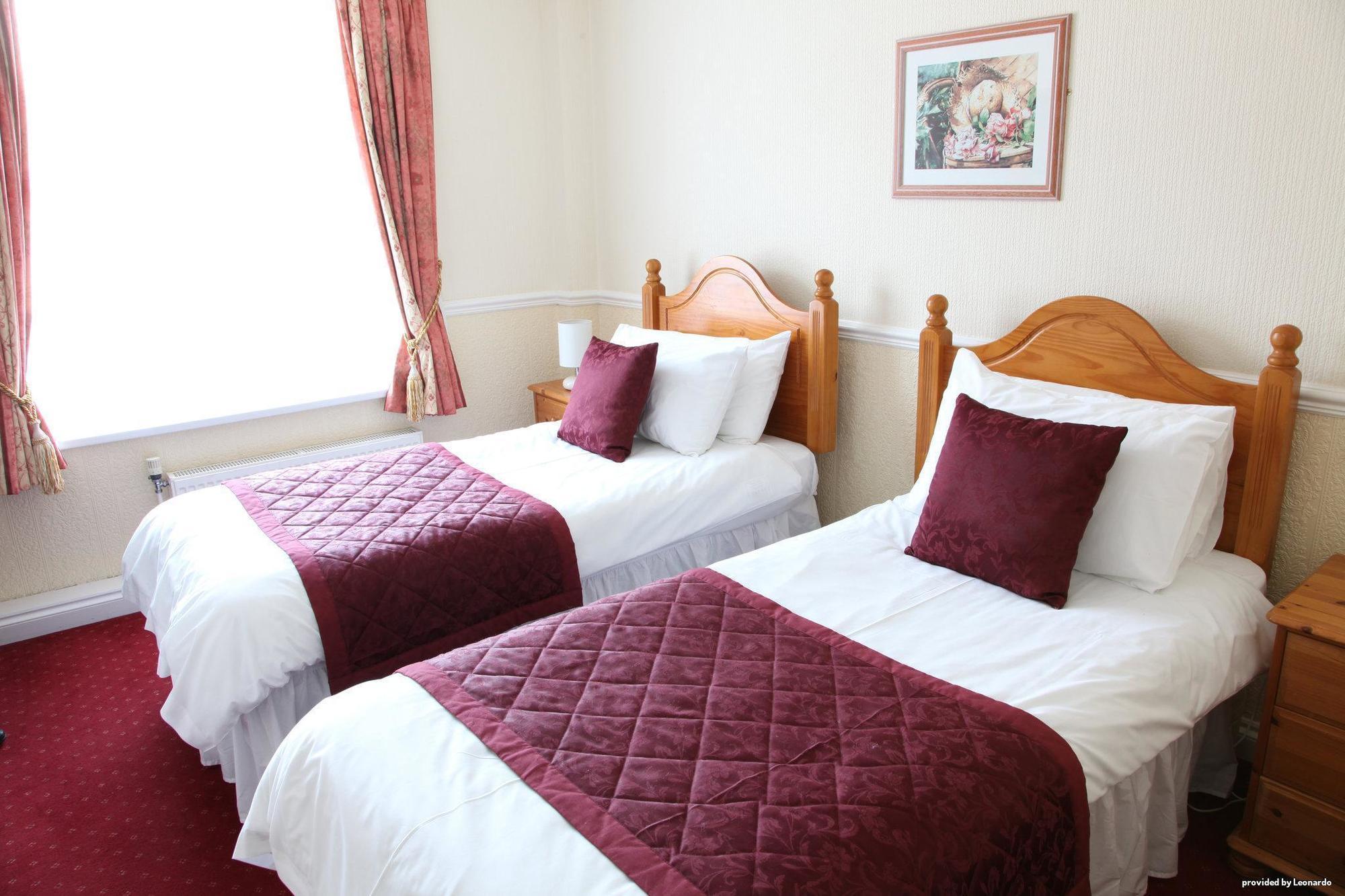 Cliff Head Hotel Carlyon Bay Oda fotoğraf