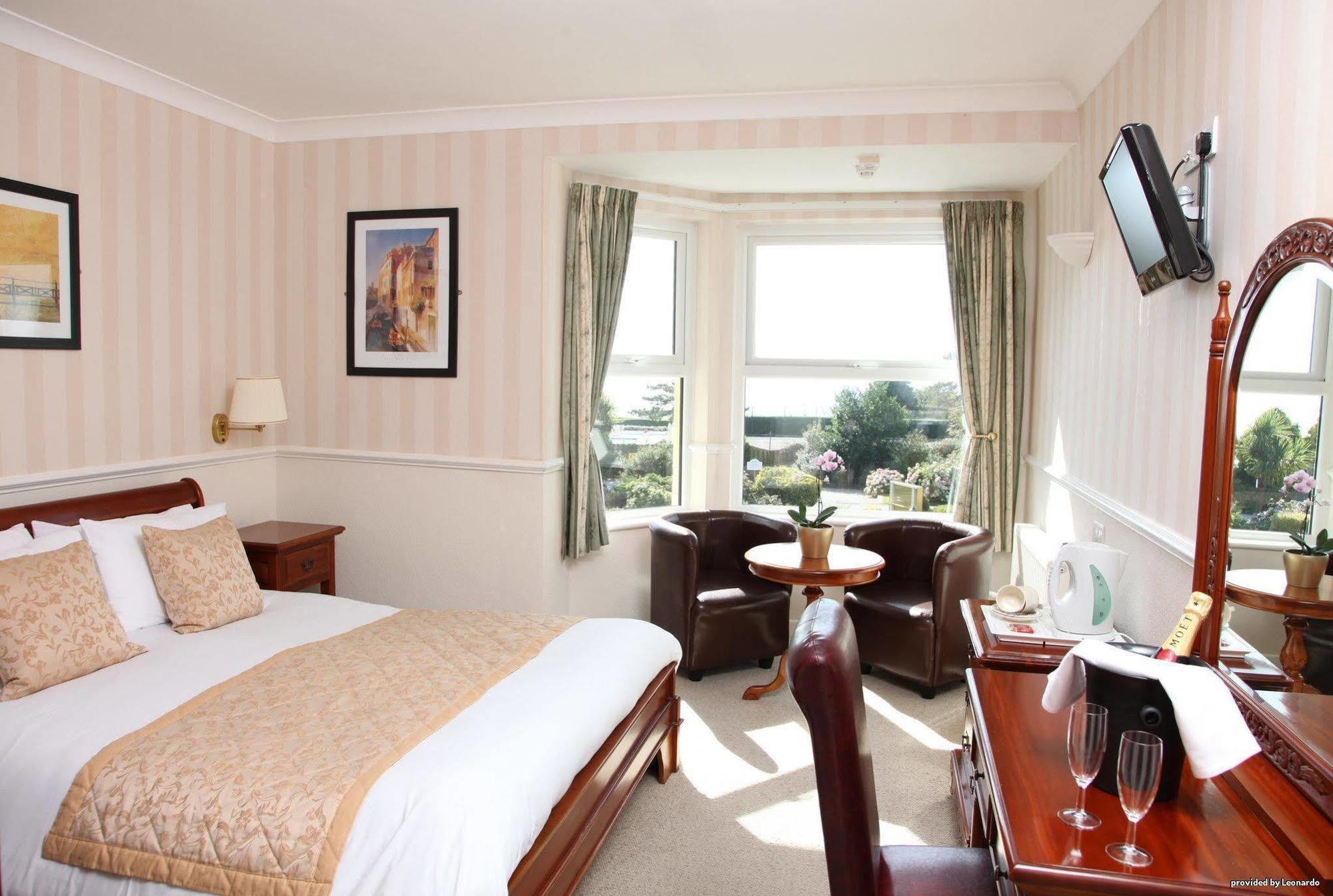 Cliff Head Hotel Carlyon Bay Oda fotoğraf