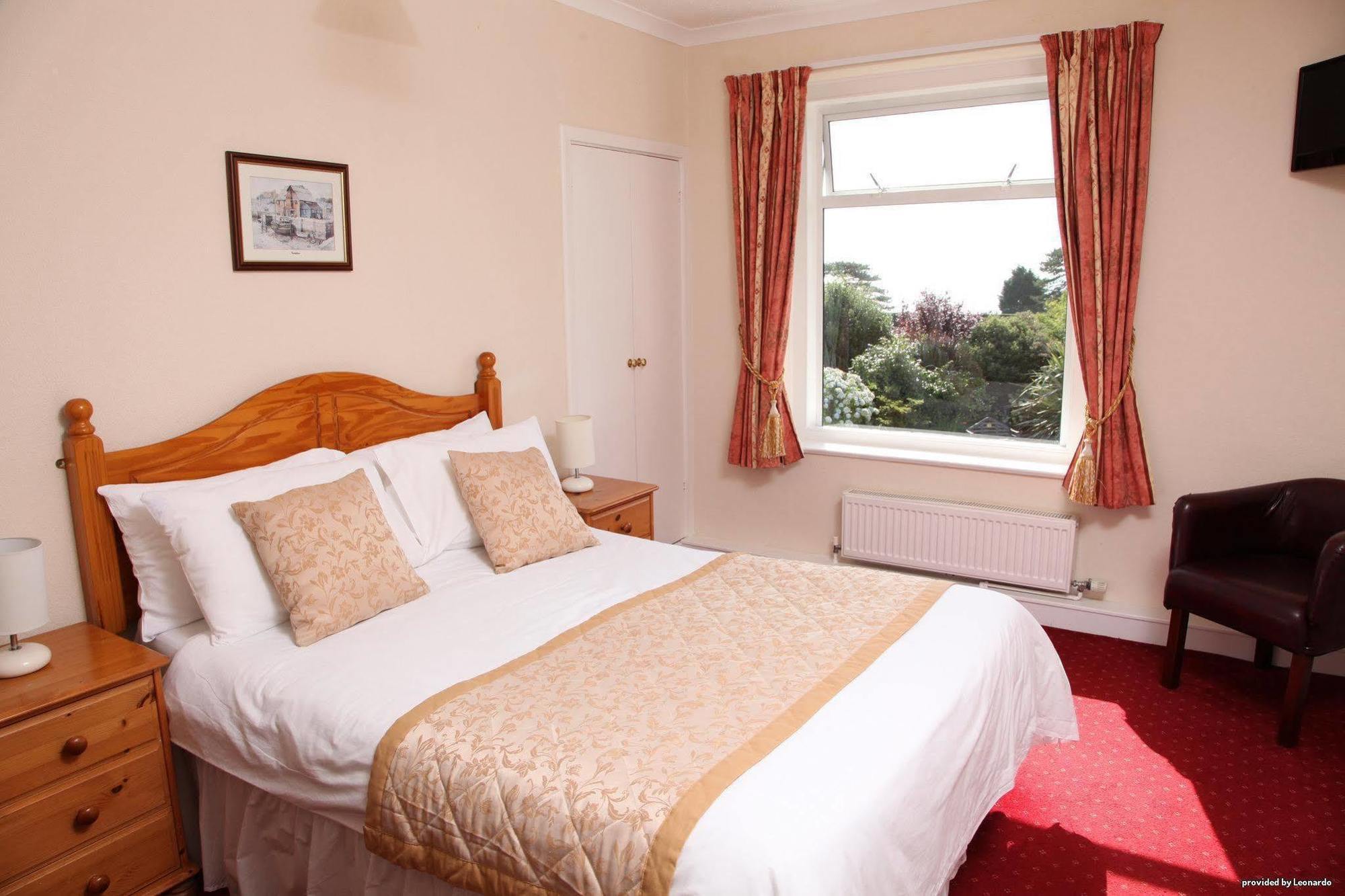 Cliff Head Hotel Carlyon Bay Oda fotoğraf